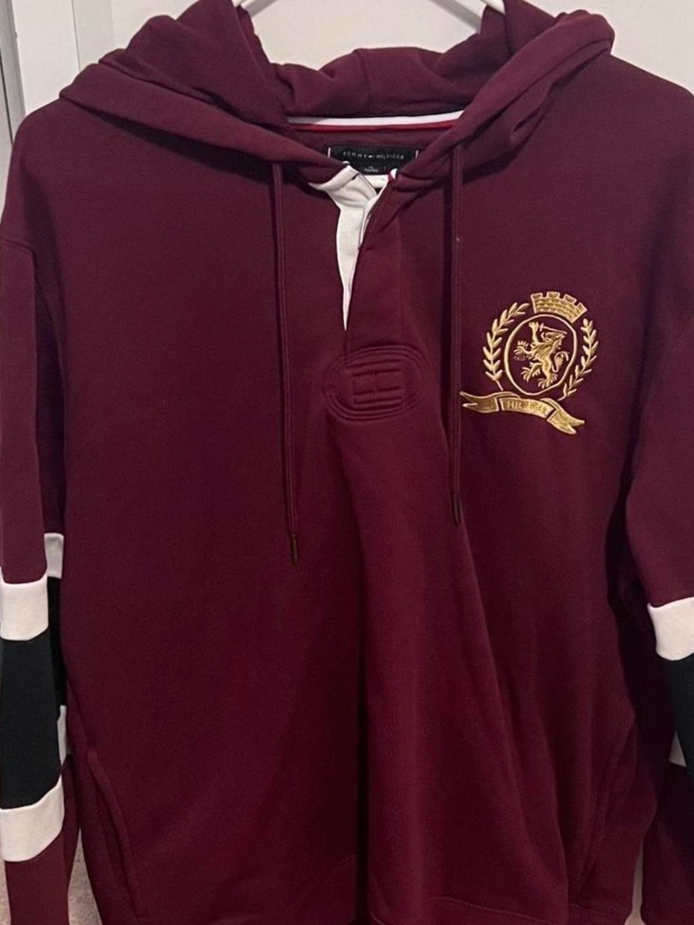 Tommy Hilfiger Men's Maroon Crewneck Hoodie with Gold Crest
